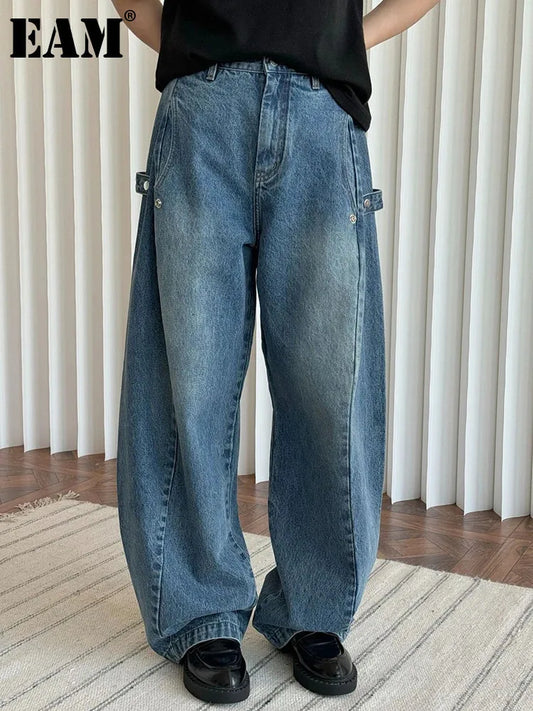 [EAM] High Waist Blue Denim Shaped Buckle Long Casual Wide Leg Jeans New Women Trousers Fashion Tide Spring Autumn 2025 1DH9091