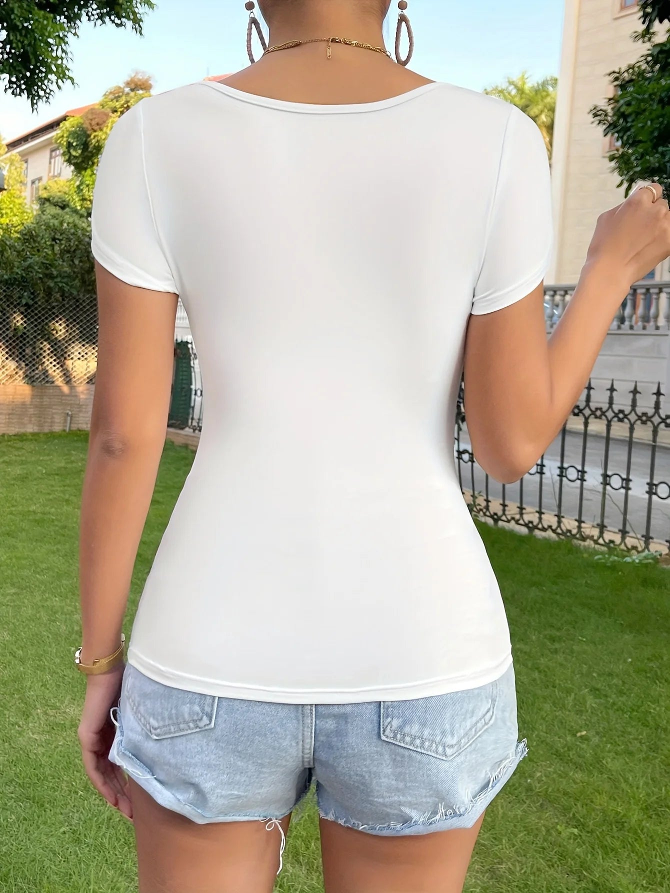 Simple solid color square neck T-shirt for women's fashion versatile slim fit waist top, spicy girl summer short sleeved white